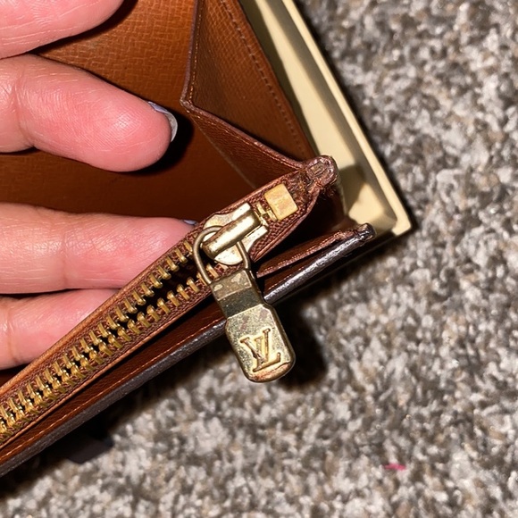 LV wallet Authentic - Picture 9 of 10